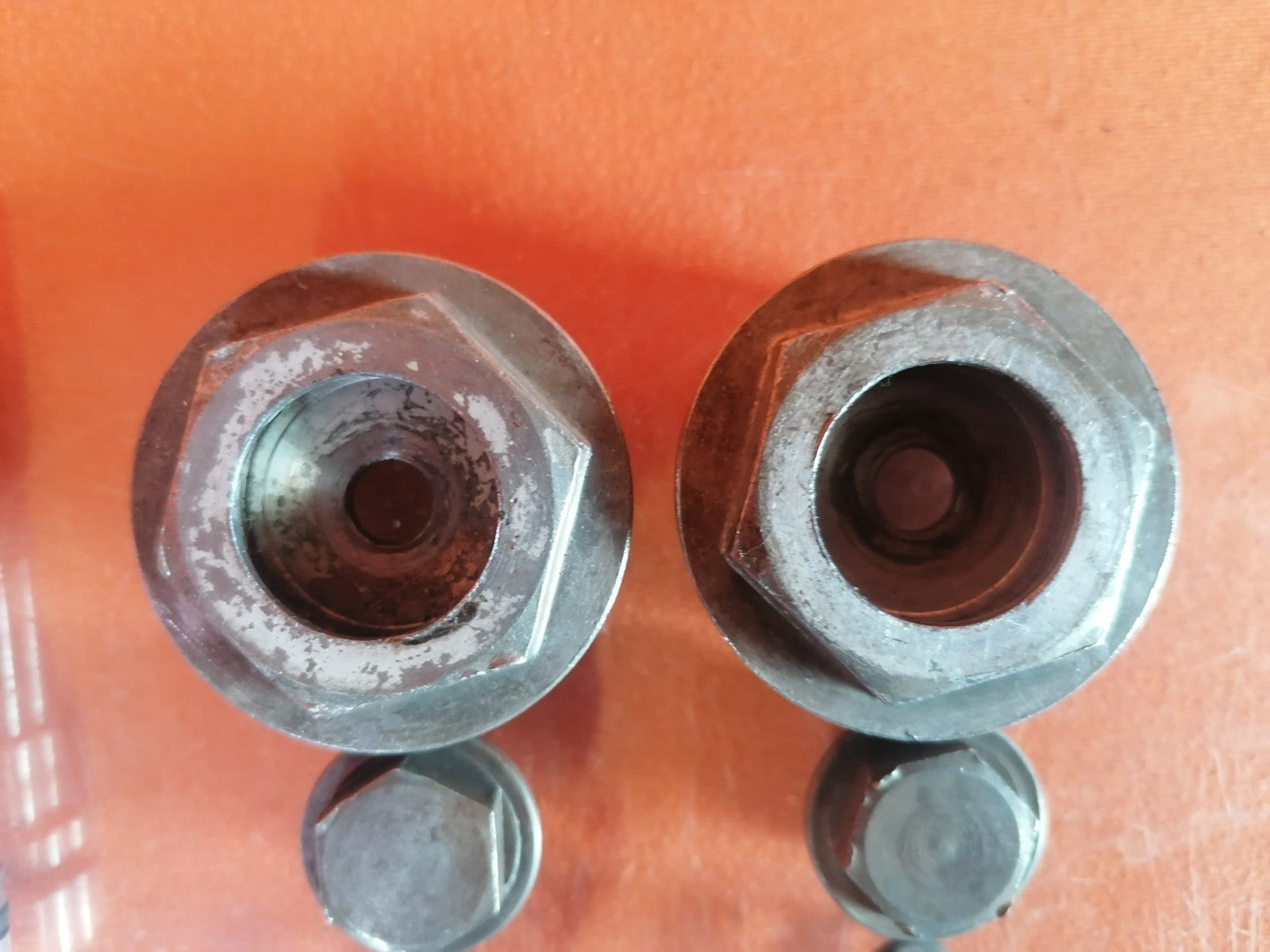 BMW R75 R80 R90 R100 Gabel Verschlussschrauben Exzenderbolzen 32082