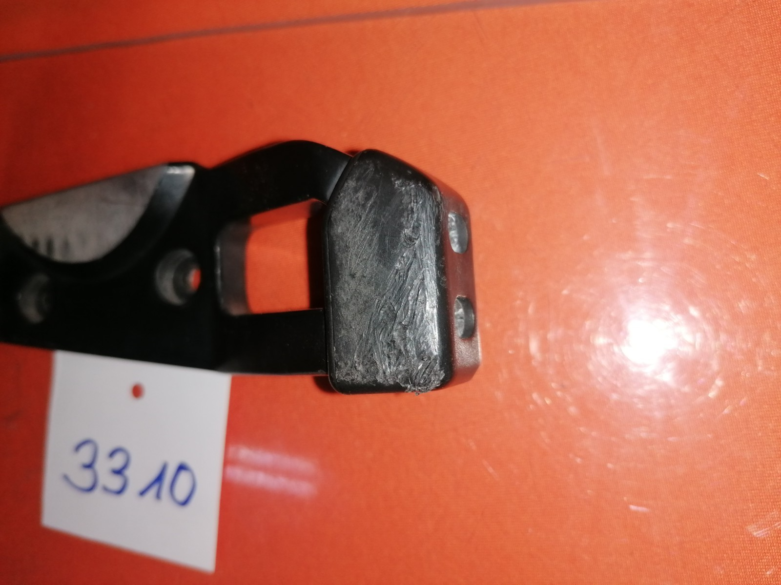 BMW R1100 GS Fußraste hinten links Sozius Fußraste Kofferhalter 33102