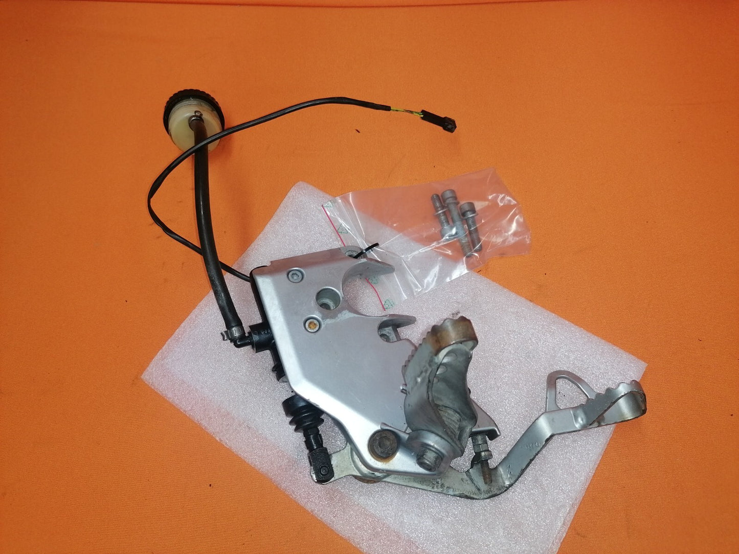 BMW R1100GS Fußraste Schalthebel links2