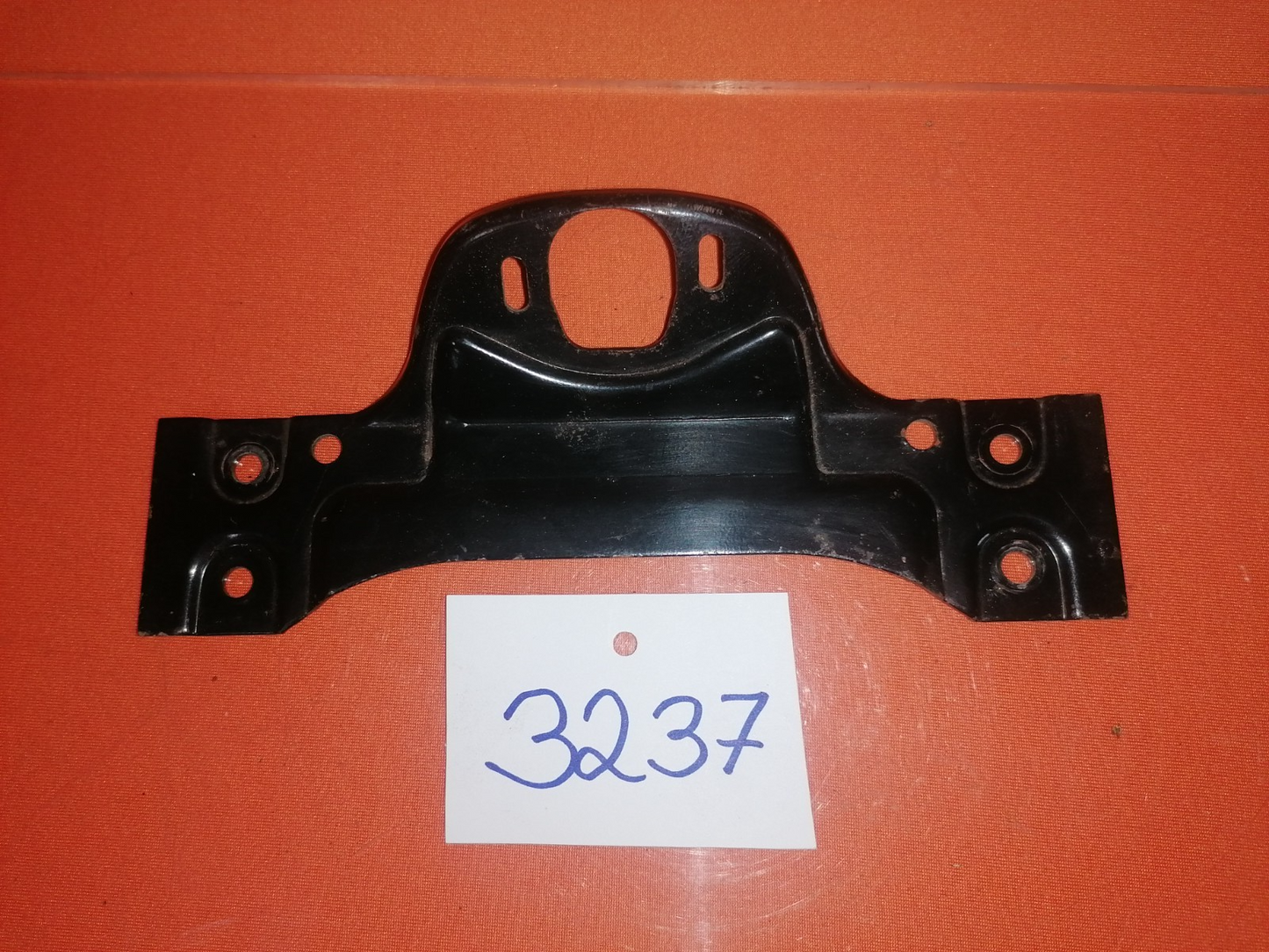 BMW R80 R100R GS Blech Sitzbankverriegelung Halteblech Sitzbankschloss 32370